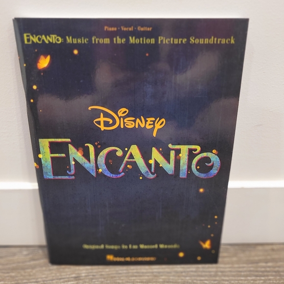 Disney - Encanto songbook (piano, guitar, vocals) - Picture 1 of 2
